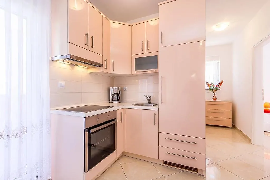 Apartments Marich Medolino 0*,  Croazia